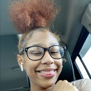 Meet your Posher, Briana